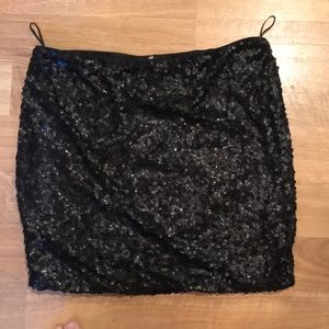 Sequenced pencil skirt